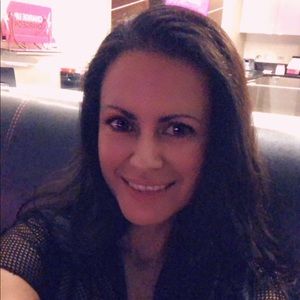 Meet your Posher, Cynthia